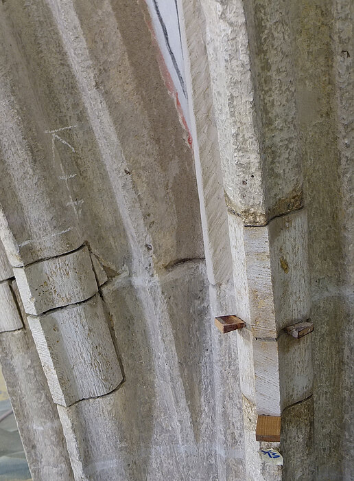 DOM ZU EICHSTÄTT - GESAMTSANIERUNGEBENE UNTER GEWÖLBEBEREICH SÄULE E21